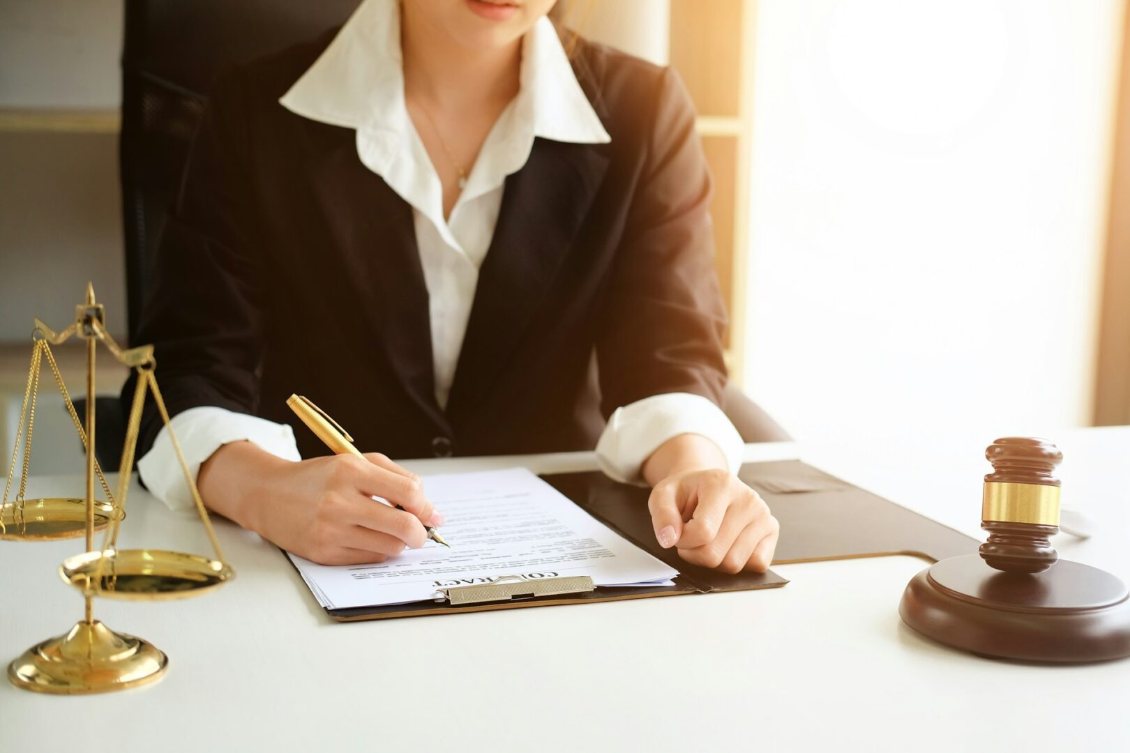 Avoid Contract Pitfalls When Growing A UK Business